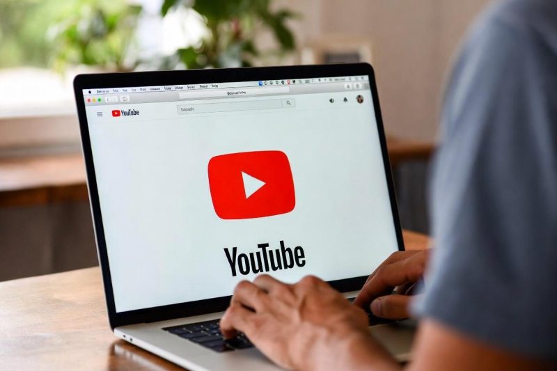 Автодубляж YouTube — дорожку можно сменить в плеере