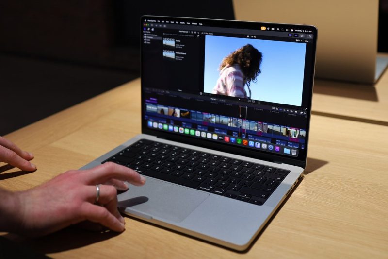 Apple анонсирует первый MacBook с сенсорным экраном 28 октября